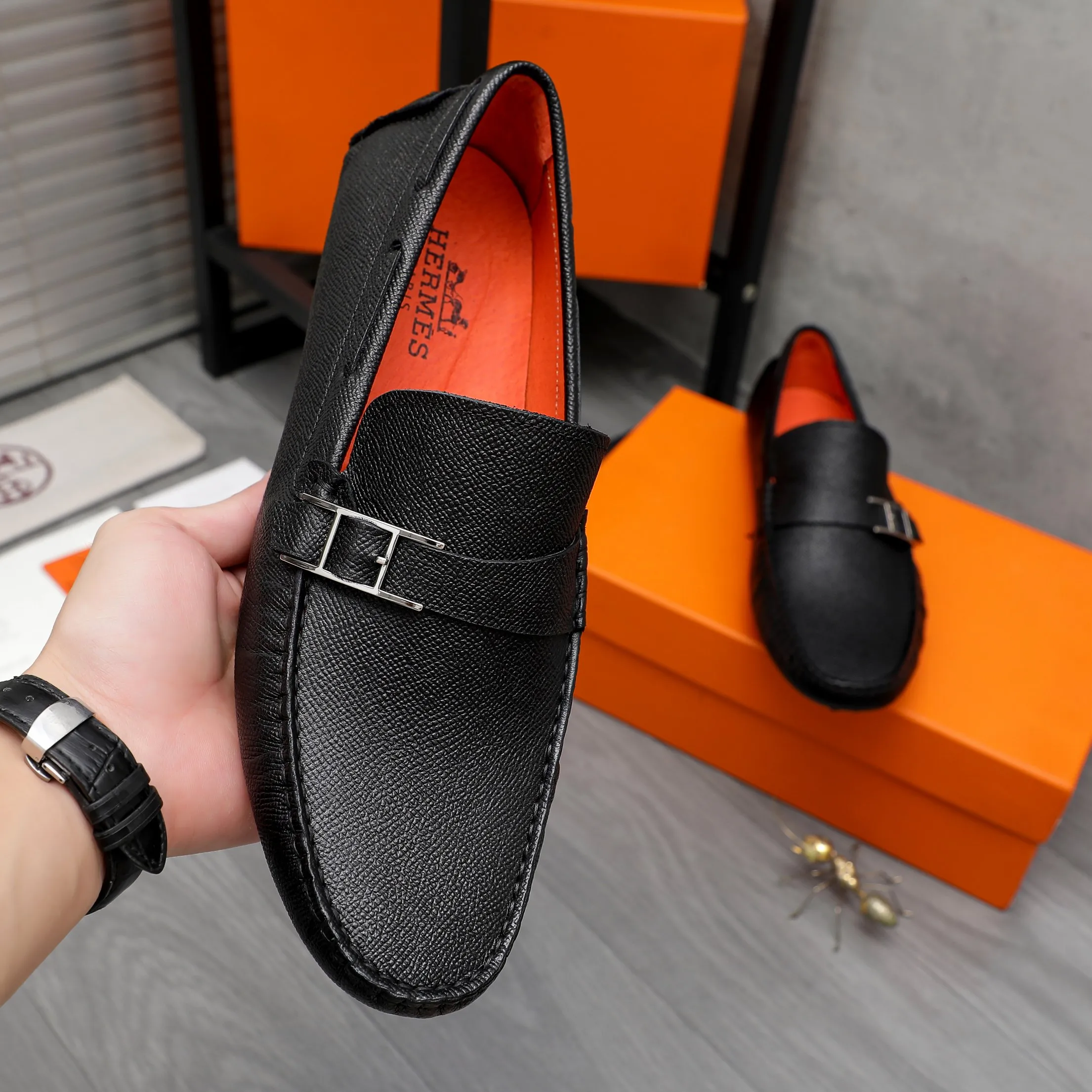 Men's shoes 💰400 Product trademark: HERMES "Hermès" casual slip-on shoes Regular size: 38-44 (45 is custom-made and non-returnable) Product materials: Selected pebbled cowhide upper, pigskin lining, non-slip bean outsole
